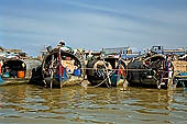 Tonle Sap - Chong Khneas floating village - every day life 